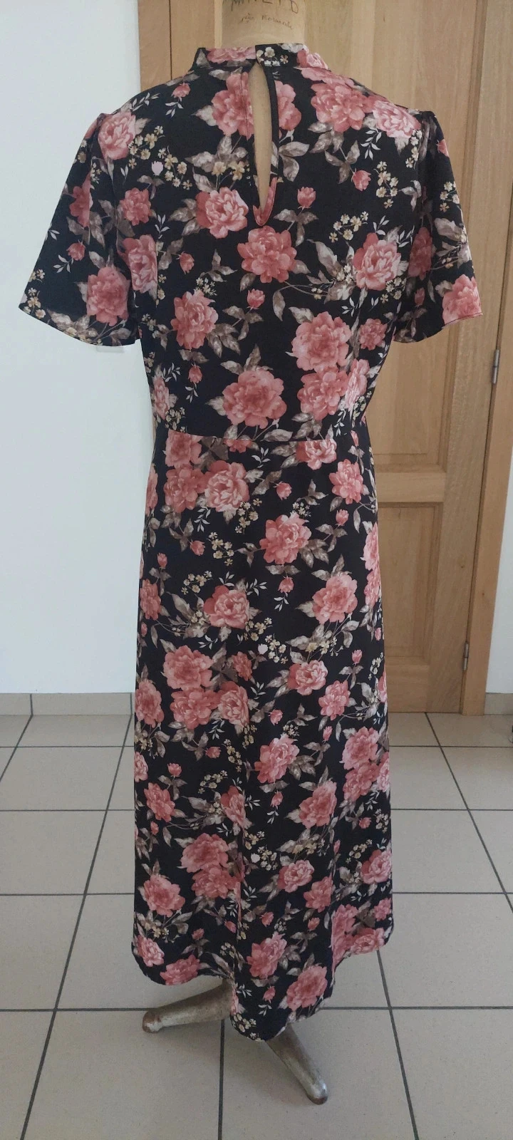 Robe longue fluide à fleurs VILA - Taille 40 (L) - Imprimé floral noir et rose – photo 3